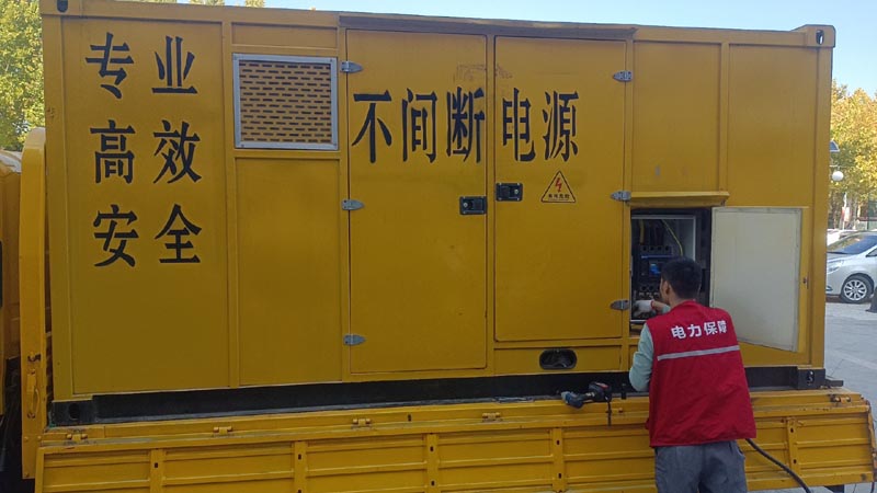 绥宁柴油发电机组和UPS电源配合使用时，如何避免切换过程中的电力中断？